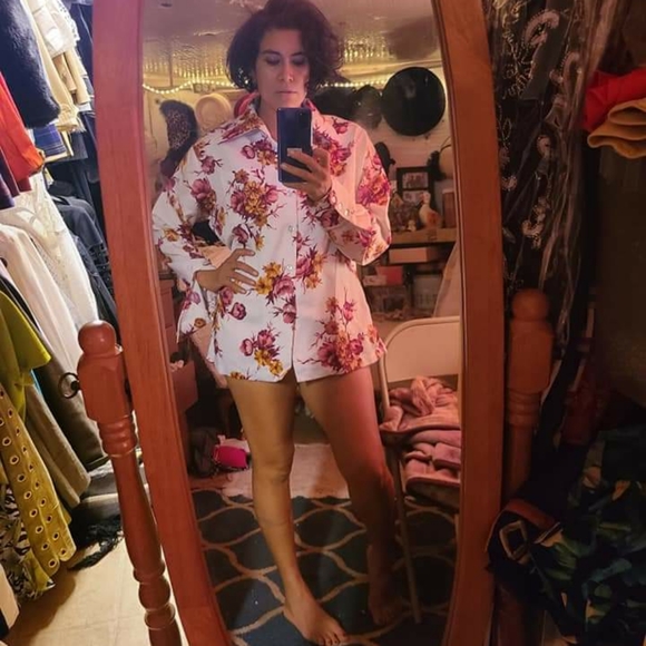 Poshmark - Picture 3 of 8